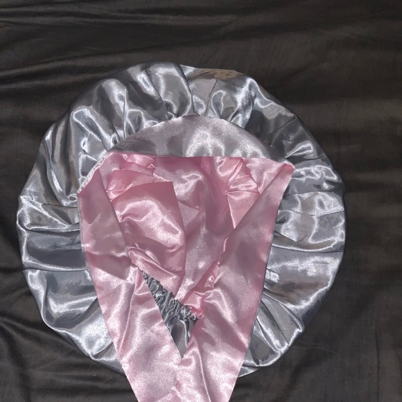 Bonnets - Picture 3 of 7